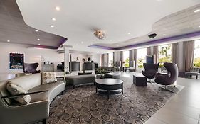 Clarion Inn & Suites Across From Universal Orlando Resort